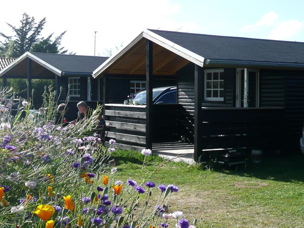 Lonstrup Camping Cottages & Rooms Exteriör bild