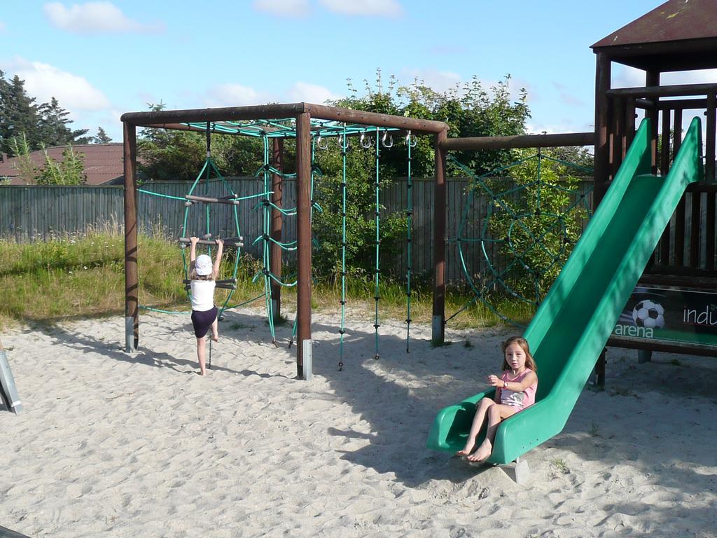Lonstrup Camping Cottages & Rooms Exteriör bild