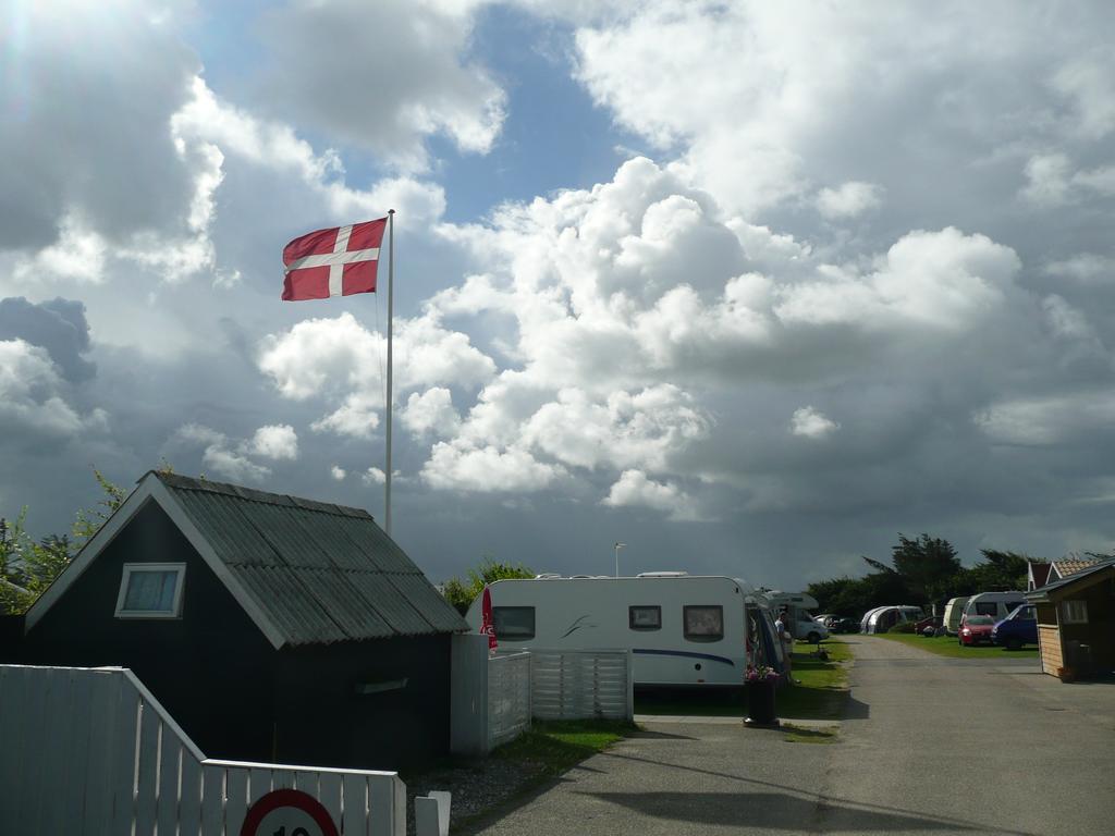 Lonstrup Camping Cottages & Rooms Exteriör bild