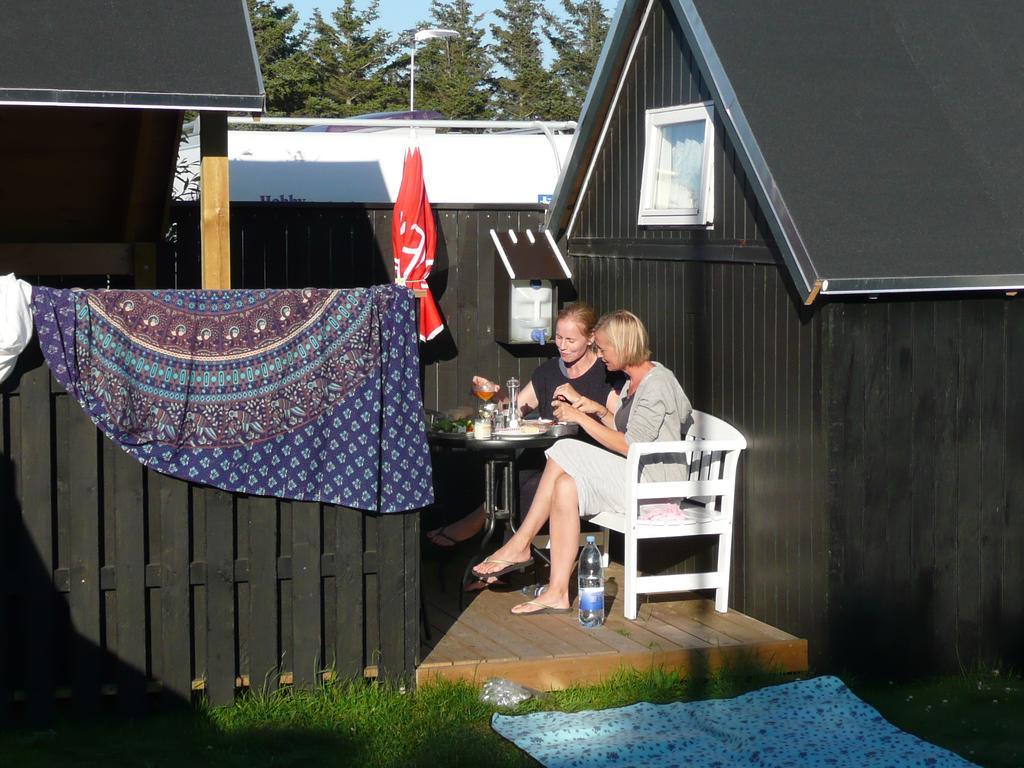 Lonstrup Camping Cottages & Rooms Exteriör bild